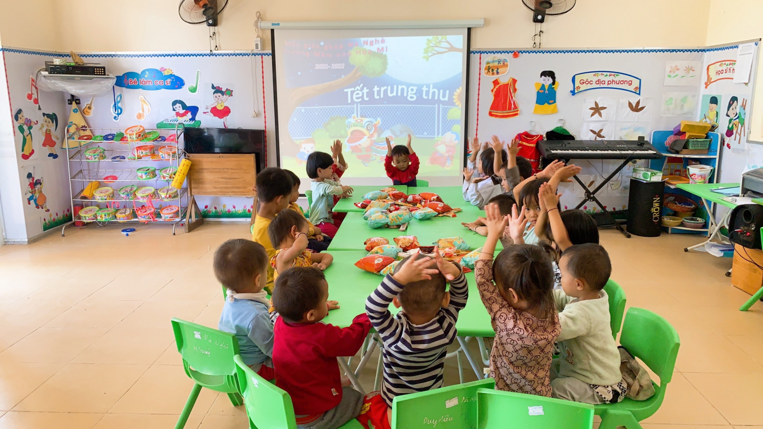 CÁC BÉ TRƯỜNG MẦM NON HỌA MI “VUI TẾT TRUNG THU” NĂM 2021