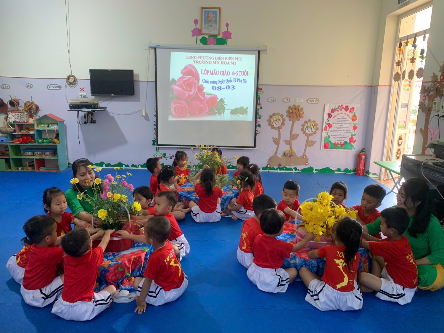 NGÀY 8/3 Ý NGHĨA CỦA CÁC CÔ VÀ CÁC BÉ TRƯỜNG MẦM NON HỌA MI