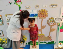 TRƯỜNG MẦM NON HỌA MI PHỐI HỢP TỔ CHỨC  KHÁM SỨC KHỎE ĐỊNH...